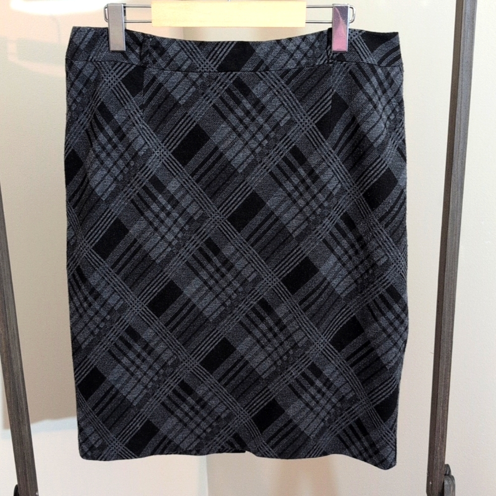 Renuar| Black and Grey Plaid Midi Skirt With Back Slit and Polyester Blend